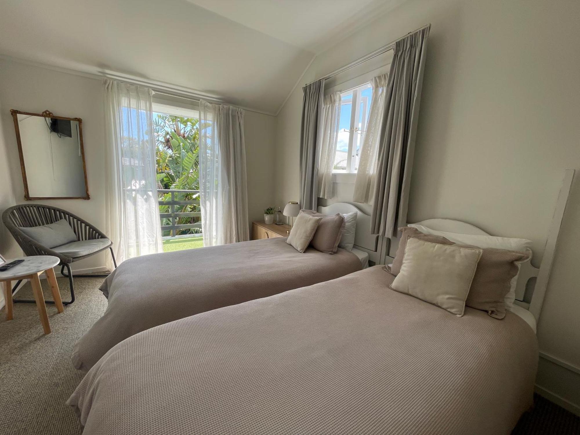 Twin Bed Suite