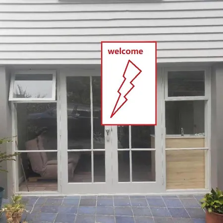 1 Queen Bed And 1 Sofa Bed, Studio B, 25 Glenfell Place, Epsom, Auckland-2